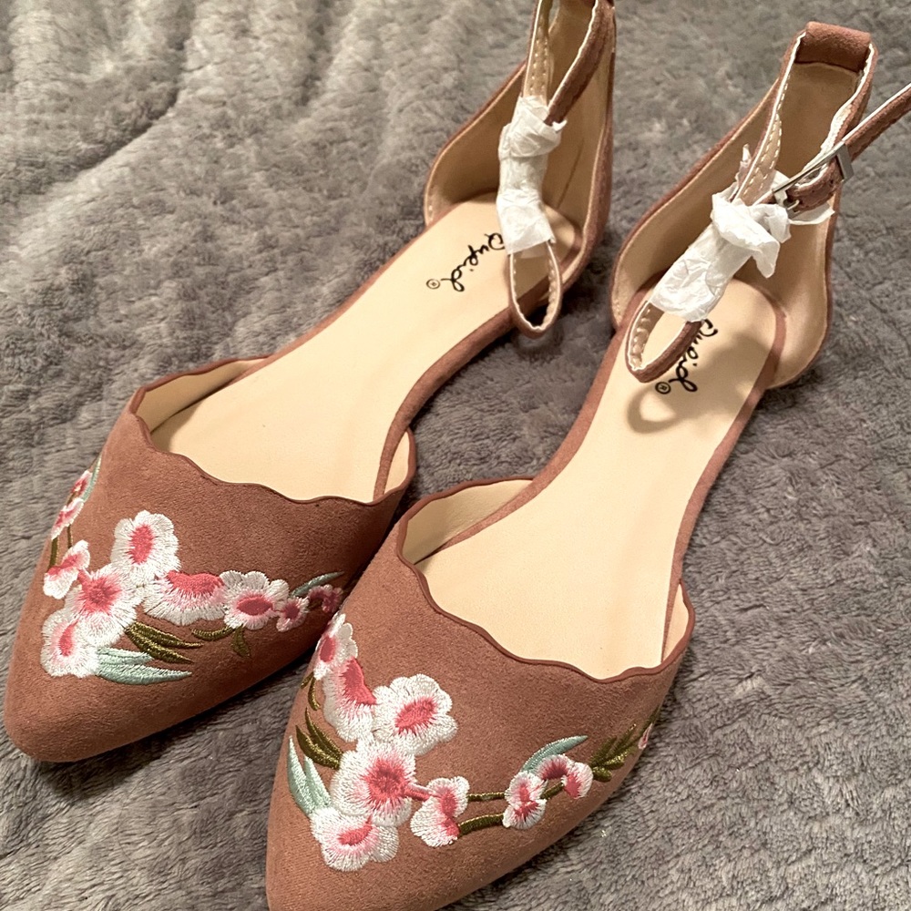 {NEW} Qupid Dusty Rose Floral Flats (6)